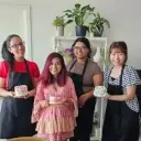 Workshop student decorating cake
